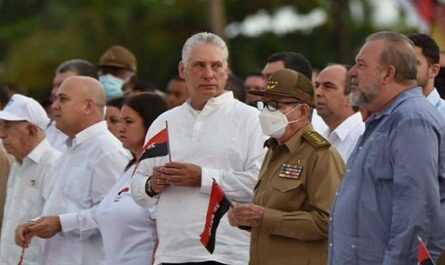 Presiden Raúl Castro y Díaz-Canel acto por el Día de la Rebeldía Nacional en Cienfuegos