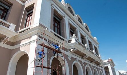 Restauran obras emblemáticas de la ciudad de Cienfuegos