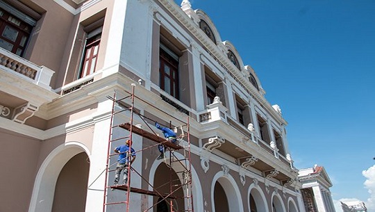 Restauran obras emblemáticas de la ciudad de Cienfuegos