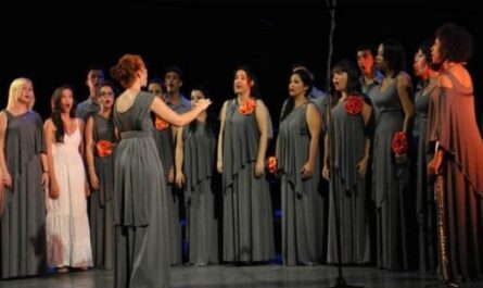 Los integrantes del Coro Profesional de Cámara Cantores de Cienfuegos, proponen un gran concierto este domingo 31 de julio a las 6 de la tarde en el Museo Histórico Provincial emplazado en el Centro histórico de la ciudad.