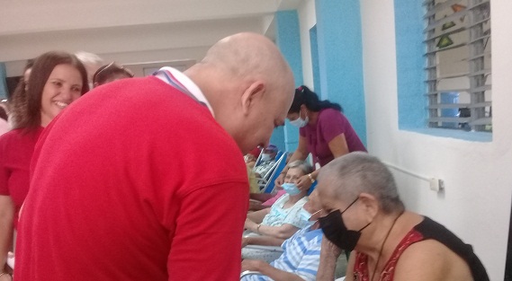 Roberto Morales Ojeda, miembro del Buró Político y Secretario de Organización del Comité Central del Partido Comunista de Cuba (PCC), recorrió este domingo la escuela Fernando Pérez Guardarrama y el hogar de ancianos Rita Suárez del Villar.