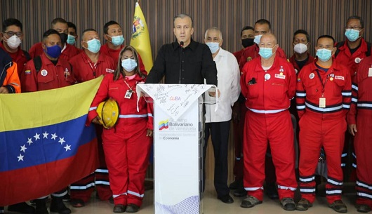 Cuban ambassador meets Venezuelan firefighters in Caracas