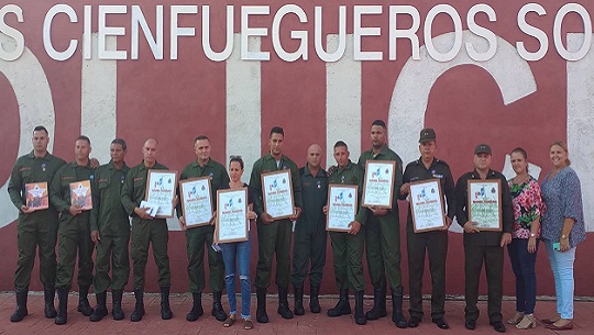 Reconocen en Cienfuegos a bomberos que sirvieron en Matanzas (+Fotos)