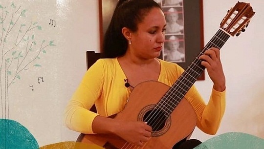 Representará instrumentista cienfueguera a Cuba en muestra internacional de guitarra de Brasil