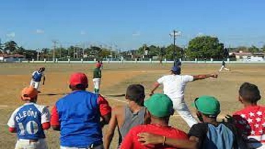 Acometen en Cienfuegos reparaciones deportivas en saludo al 5 de Septiembre