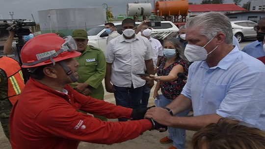 Díaz-Canel exalta heroísmo y solidaridad ante incendio en Matanzas