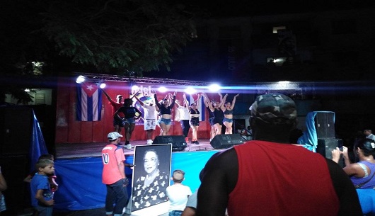 Amenizan artistas cienfuegueros festejo por 62 años de Federación de Mujeres Cubanas