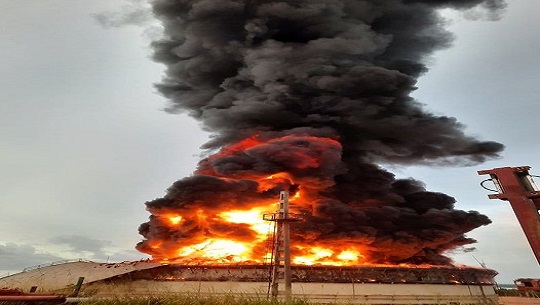 Sofocan incendio de gran magnitud en zona industrial de Matanzas (+ Video)
