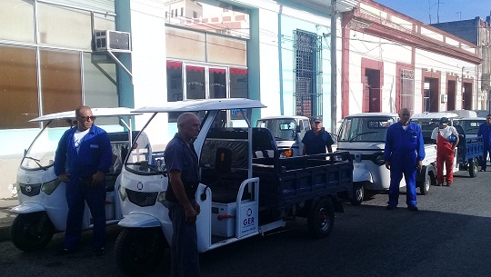 Un nuevo impulso para acercar a la comunidad la recuperación de desechos reciclables constituye la puesta en marcha de ocho triciclos Piaggios destinados a consejos populares del municipio de Cienfuegos.-