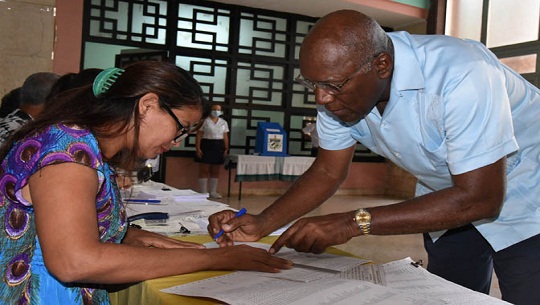 Califica vicepresidente de Cuba de histórico referendo popular