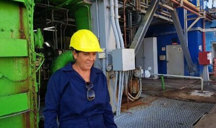 Dania, la lubricadora de la “Carlos Manuel de Céspedes”