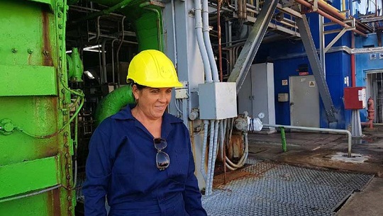 Dania, la lubricadora de la “Carlos Manuel de Céspedes”