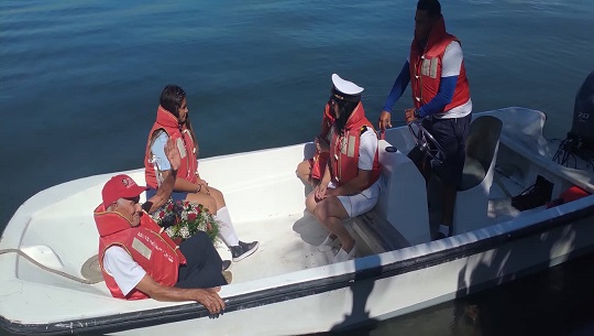 Colocan ofrenda floral en Bahía cienfueguera en honor a mártires del 5 de septiembre