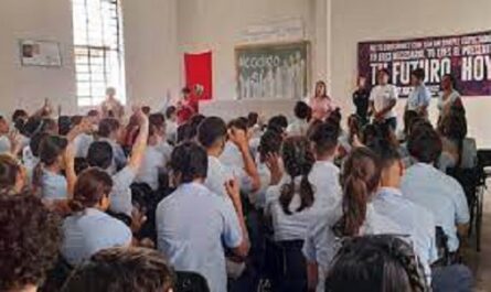 Estudiantes de preuniversitario de Cienfuegos debaten sobre el Código de Las Familias