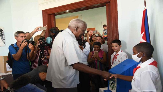 Esteban Lazo valoró trascendencia de Código de las Familias en Cuba