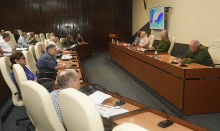 Díaz-Canel: Centraremos los esfuerzos en Pinar del Río para borrar los daños del huracán