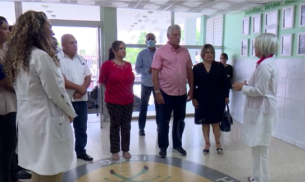 Recorre Presidente cubano obras de salud y cultura en Cienfuegos