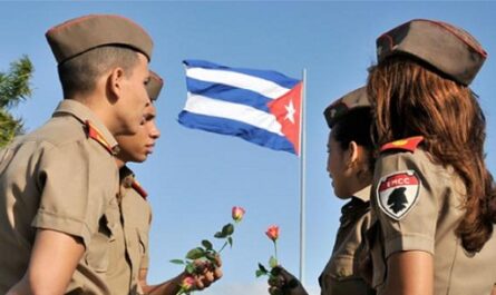 Primer ministro de Cuba felicita a escuelas militares por aniversario