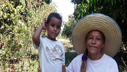 Como un aguacero que refresca la tierra sembrada de viandas y vegetales, así ve la campesina Tania Rivera Moreno al nuevo Código de las Familias en Cuba, el cual le ampara como mujer empoderada y como abuela en función de madre-tutora.