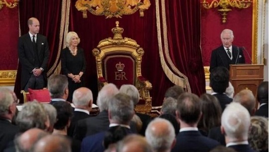 Carlos III es proclamado nuevo rey: «Seguiré el ejemplo inspirador que se me ha dado»