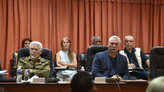Presidente cubano asiste a Pleno del Comité Nacional de Trabajadores de Energía y Minas