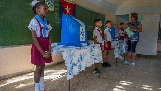 Abren en Cuba colegios para referendo de Código de las Familias