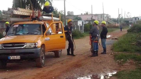 Restablecer la electricidad a los pinareños también es nuestra tarea