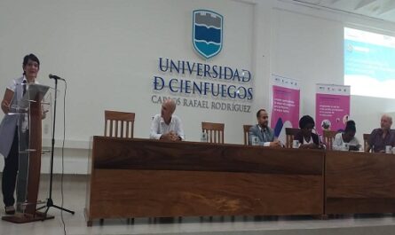 Encabeza Consejo Británico en Cuba encuentro con profesores de Inglés de Cienfuegos