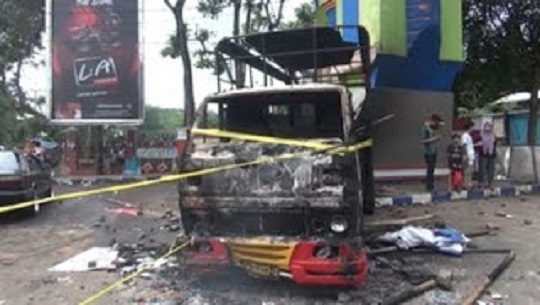 Al menos 125 muertos en Indonesia en una de las peores tragedias del fútbol