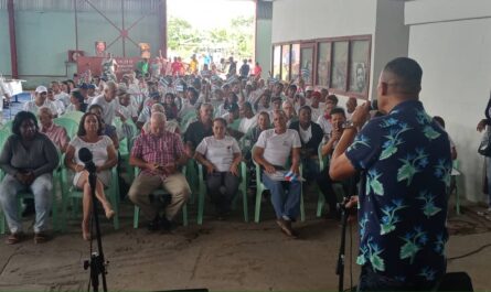 Celebran aniversario 60 de Papelera Damují, inaugurada por el Che