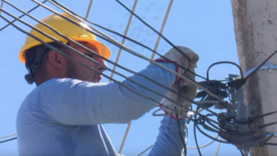 📹 Continúan linieros de ETECSA Cienfuegos en zonas de desastre de Pinar del Río