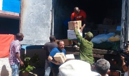 Entregan donaciones a damnificados de Ian en Pinar del Río