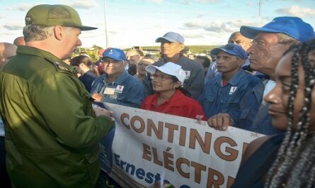 Cuba reconoce labor de trabajadores en recuperación de La Habana