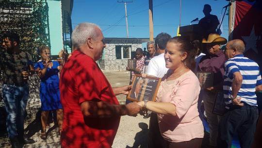 Reconocen a trabajadores agropecuarios en Cienfuegos