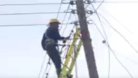 📹 Reconocen pinareños labor de eléctricos de Cienfuegos