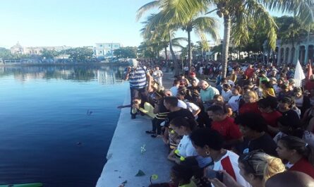 Rinde tributo pueblo cienfueguero a Camilo