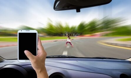 Con palabra propia: El peligro del uso del teléfono celular al conducir