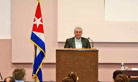 Asiste primer secretario del Comité Central del Partido Comunista de #Cuba, @DiazCanelB, a la clausura de #XXIIEIPCO, que tiene lugar #AHORA en el Palacio de las Convenciones.