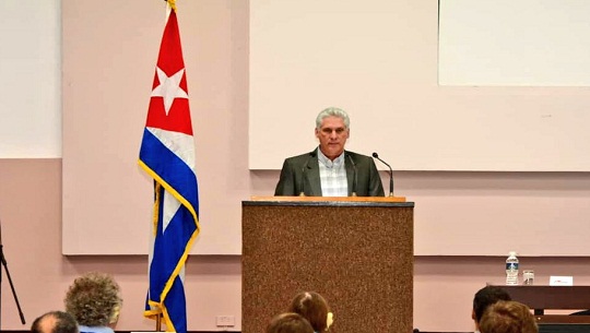 Asiste primer secretario del Comité Central del Partido Comunista de #Cuba, @DiazCanelB, a la clausura de #XXIIEIPCO, que tiene lugar #AHORA en el Palacio de las Convenciones.