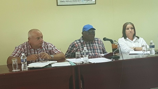 Chequea Vicepresidente de Cuba programa de autoabastecimiento municipal en Cienfuegos