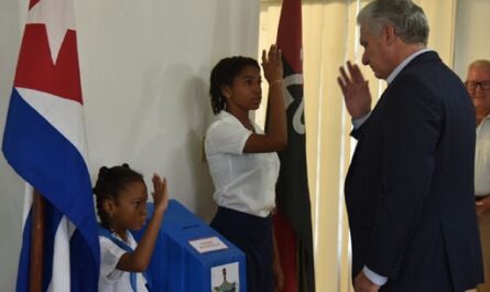 Ejerce Presidente cubano su derecho al voto
