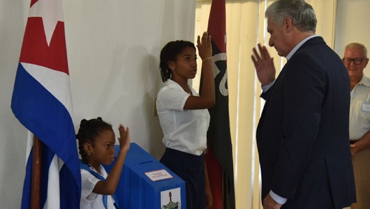 📹 Ejerce Presidente cubano su derecho al voto
