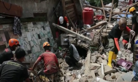 Unos 100 niños entre las 271 víctimas mortales del terremoto de Indonesia