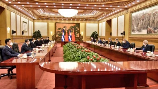 Presidente cubano conversa con altos dirigentes de China
