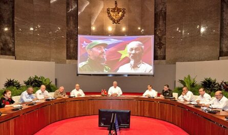 Intercambian líderes de partidos comunistas de Cuba y Vietnam
