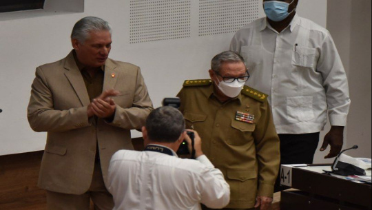 Asisten Raúl y Díaz-Canel a sesiones del Parlamento cubano