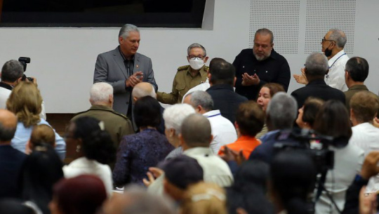 Asiste Raúl a última jornada del X periodo ordinario de sesiones de la novena legislatura de la Asamblea Nacional