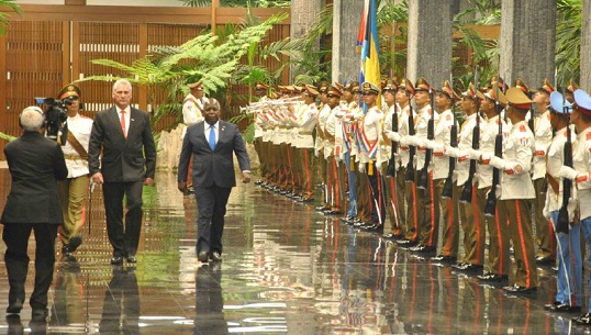 Sostienen conversaciones Díaz-Canel y Primer Ministro de Bahamas