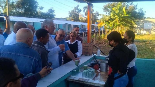 Recorre Diaz-Canel barrios de La Habana