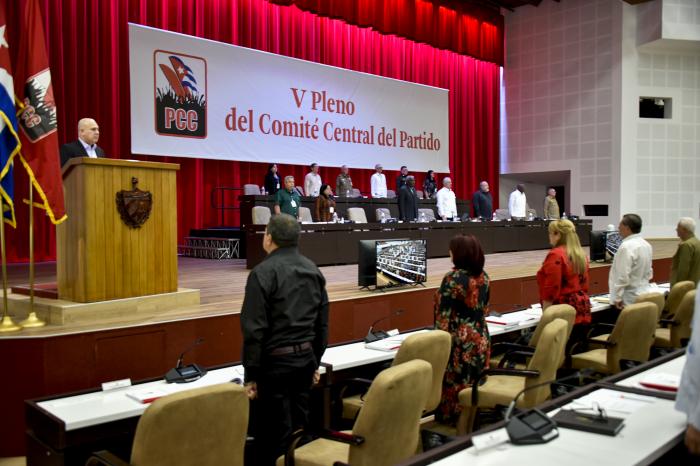 Encabeza Presidente cubano V Pleno del Comité Central del PCC
